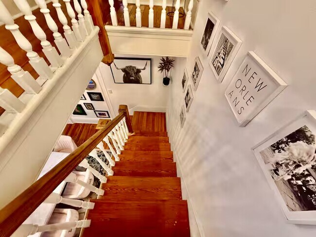 Building Photo - 1525 Melpomene St