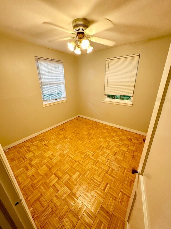 Building Photo - Charming Cottage situated on a nice lot in...