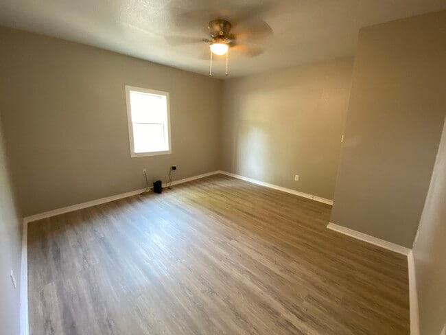 Building Photo - 200 E Freeman St