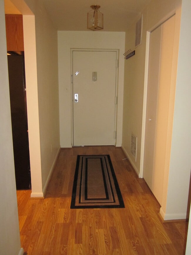 Building Photo - Charming 2 Bedroom/ 2 Bathroom Apartment in Mays Chapel, MD!