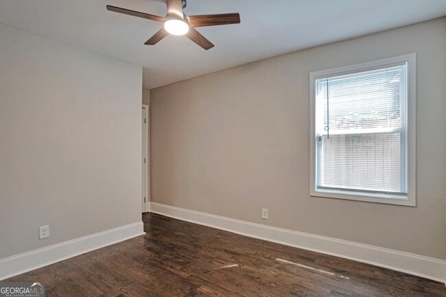 Building Photo - 985 Fair St SW