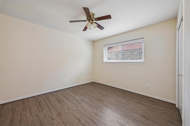 Building Photo - 103 Brigadoon Ln