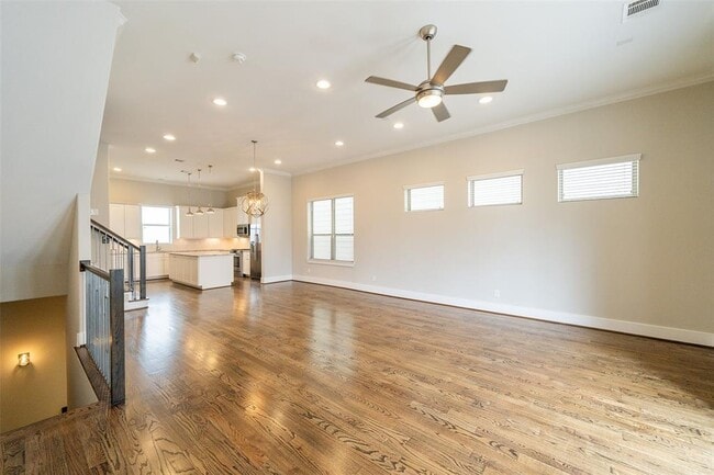 Building Photo - 5815 E Post Oak Ln