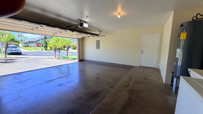 Building Photo - Maui Lani Island & Bluff Gated Community, Centrally Located!