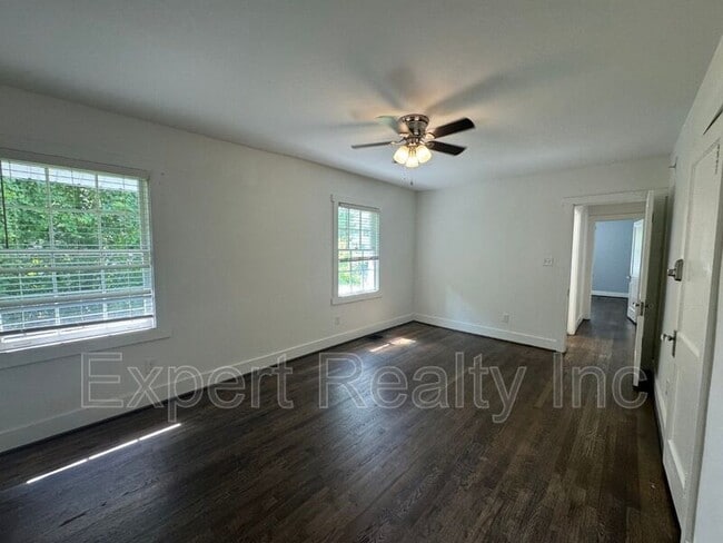 Building Photo - 305 Sterrett Ave