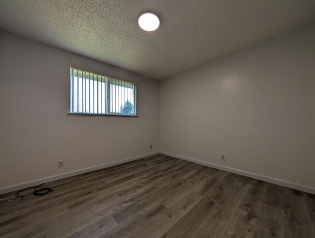 Building Photo - Cozy 2-Bedroom, 1-Bath Duplex in Springfield!