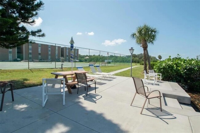 Building Photo - 12760 Indian Rocks Rd