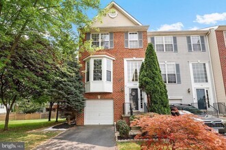 Building Photo - 1942 Crossing Stone Ct