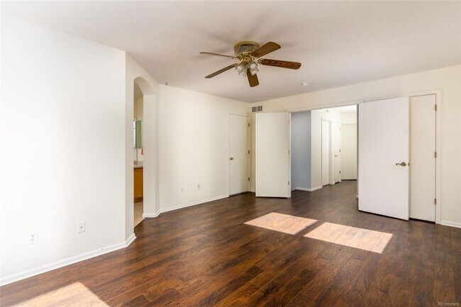 Building Photo - AMAZING 4 Bed 4 Bath Single Family Home in...
