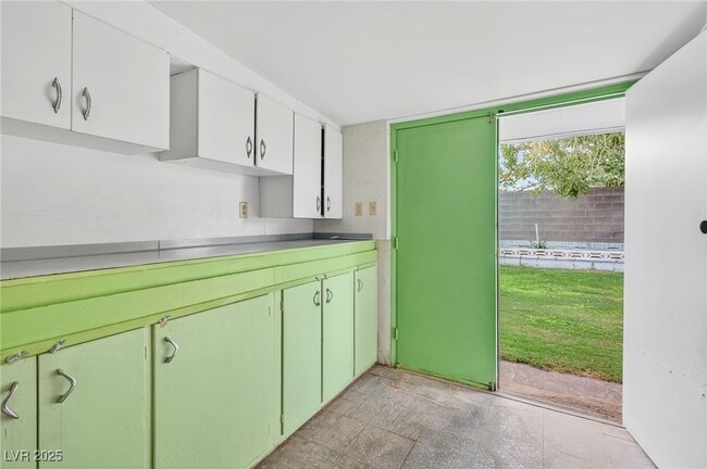 Building Photo - 572 Federal St