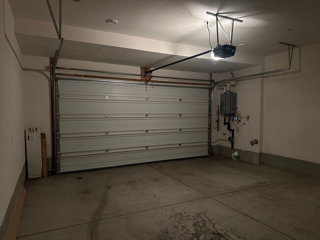 Building Photo - 1812 Mint Ter