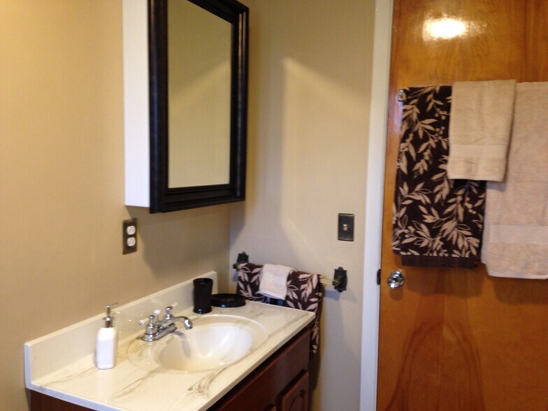 Building Photo - 144 Jamestown Ter