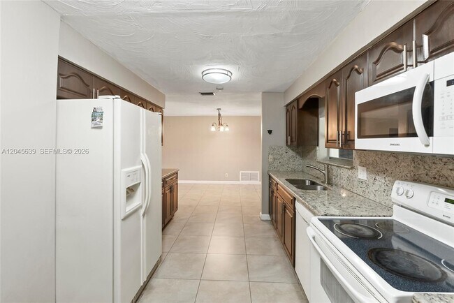 Building Photo - 5081 SW 95th Ave