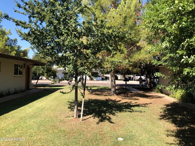 Building Photo - 2103 S Granada Dr