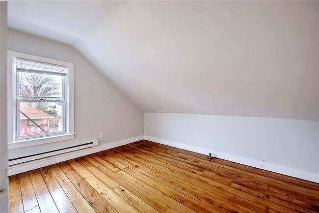 Building Photo - 21 Brewster St