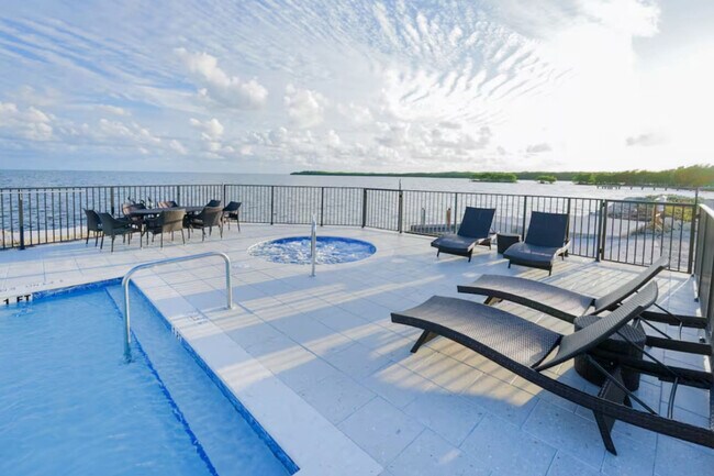 Building Photo - 99 Seaside Ave