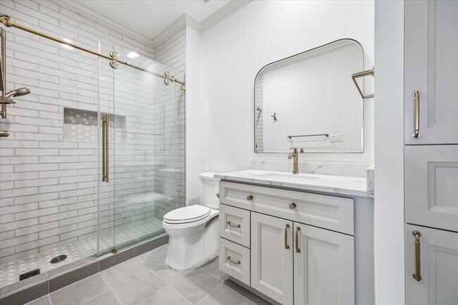 Building Photo - 1811 Devonshire Crescent