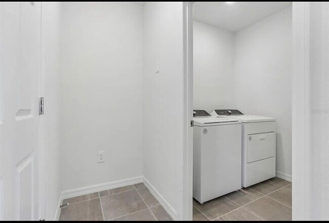 Building Photo - 3872 Giorgio Dr