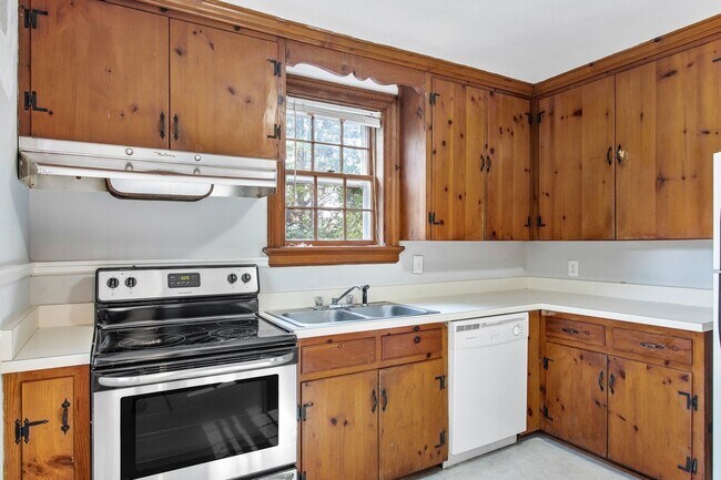 Building Photo - 2 BR, 1.5 BA, Basement, Granite Hills Area