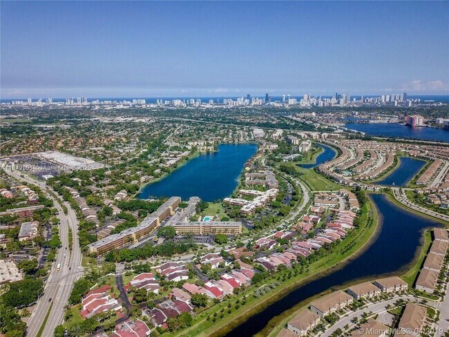 Building Photo - 443 NE 195th St