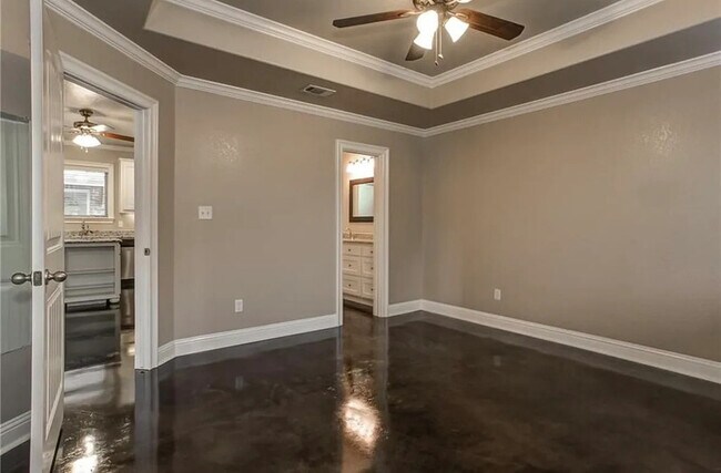 Building Photo - 2732 Sandage Ave