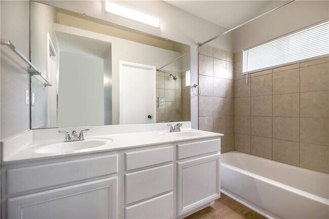 Building Photo - 3300 Reta Cove