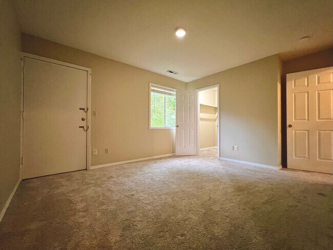 Building Photo - Remodeled 3BR in Mountain Park | Primary Suite + Deck | Lake Oswego