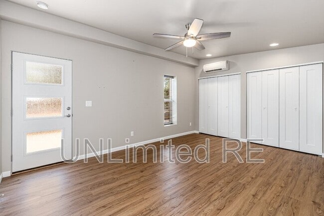 Building Photo - 3948 E Del Rio Dr