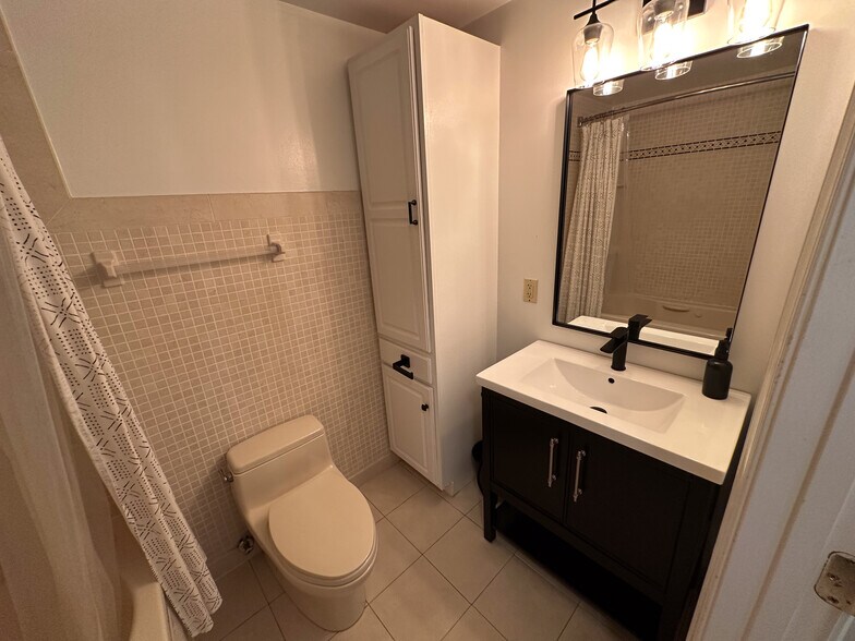 Building Photo - 2052 Royal Fern Ct