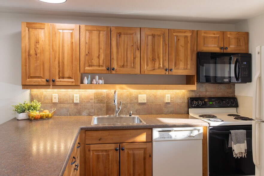 Building Photo - 128 Village Dr