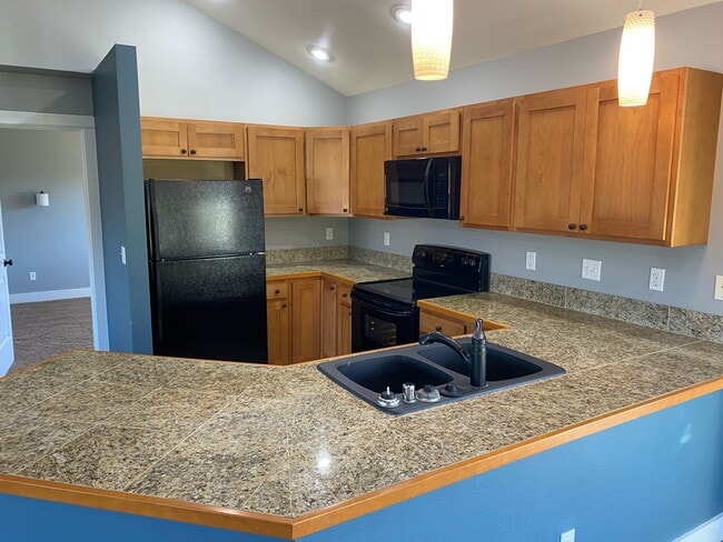 Building Photo - 451 Skylark St SW