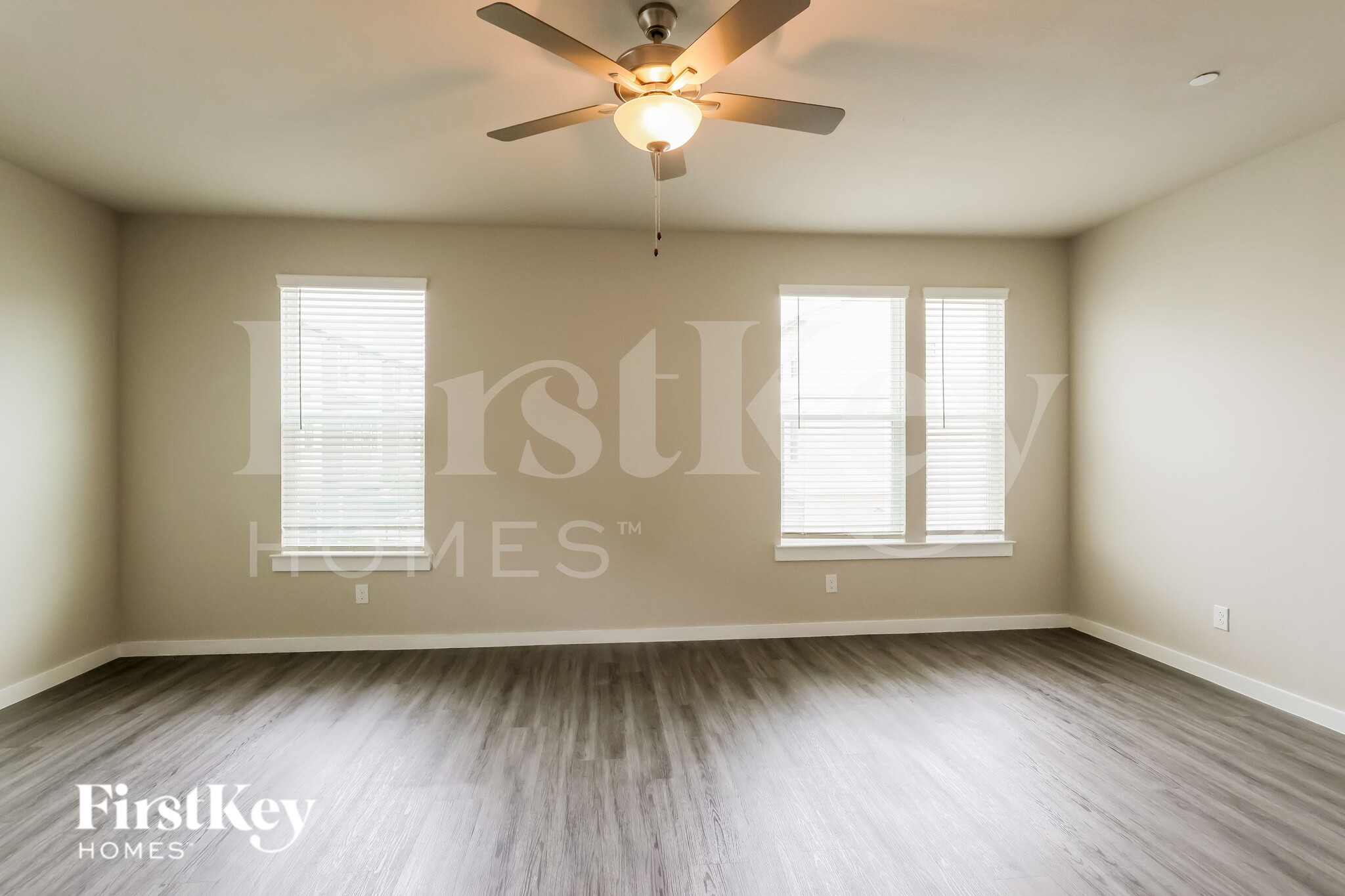 Building Photo - 446 S Centro Cir