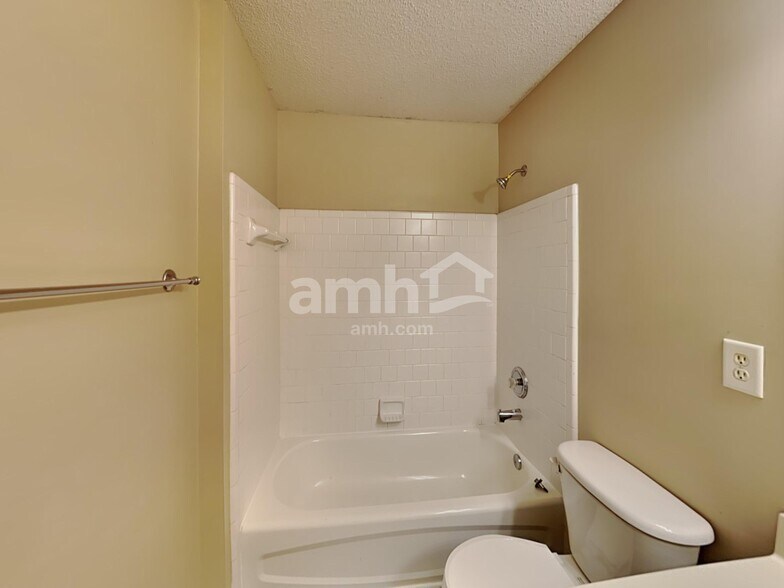 Building Photo - 212 Ashland Dr