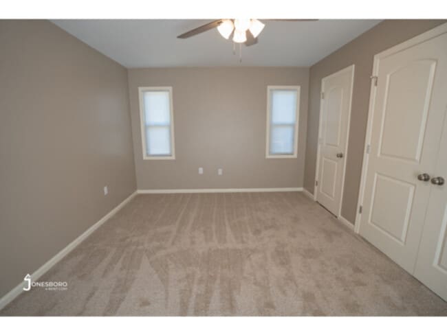 Building Photo - Lakeview Cove Apartments: NEWLY REMODELED
