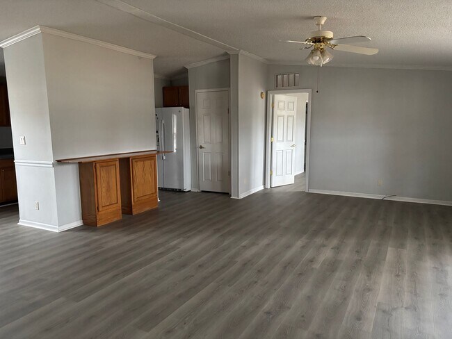 Building Photo - 129 Bayshore Dr