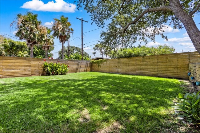 Building Photo - 1310 Harbor View Dr