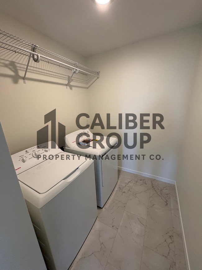 Building Photo - 3 Bd 1 Ba Condo for rent in Waterloo, IA