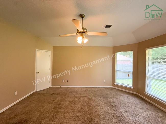 Building Photo - Charming Single-Story Home with Fireplace & Island Kitchen in Cedar Hill!