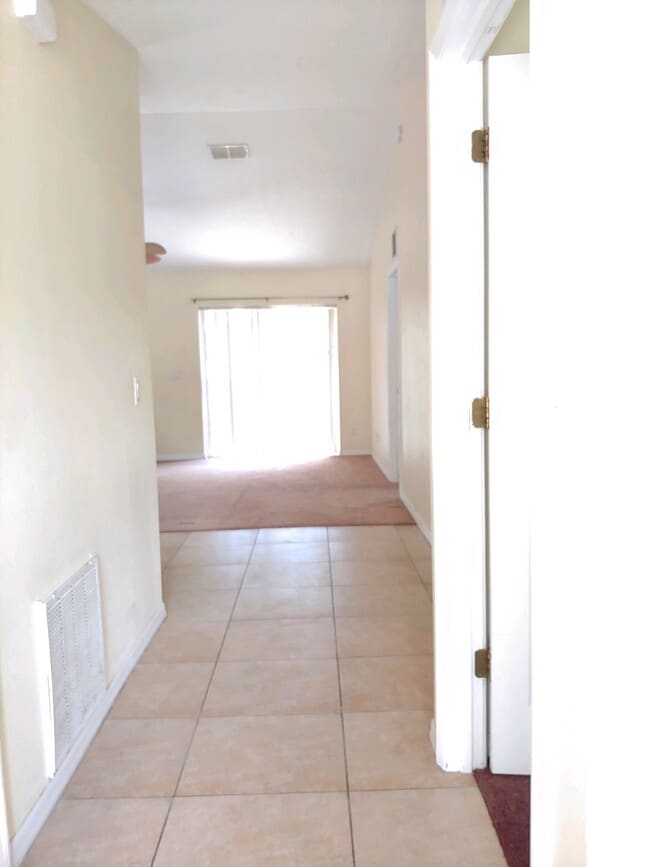 Building Photo - 5549 W Oak Park Blvd