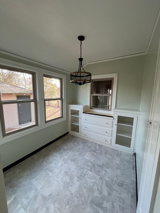 Building Photo - Charming 3 Bedroom 1.5 Bath Rural Tudor Revival Home