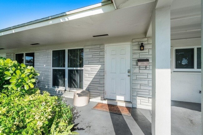 Building Photo - 2856 NE 5th Ave