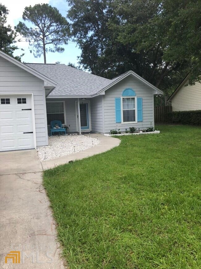 Building Photo - 304 McQueen Cir