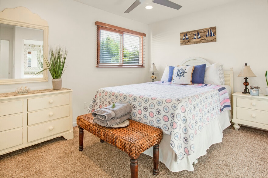 Building Photo - 313 S Rios Ave