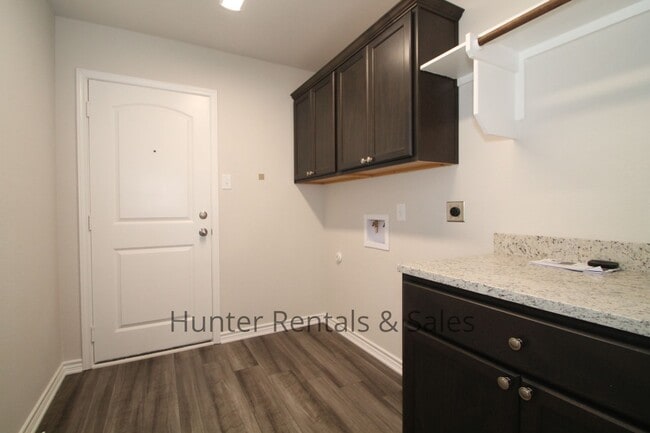 Building Photo - Temple North Gate Beauty!  Rent Reduced! Won't last long!
