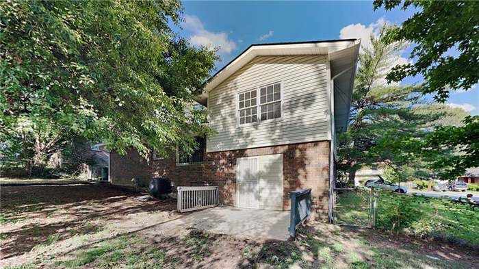 Building Photo - 321 Tarragon Way SW