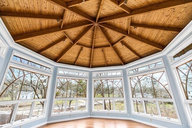 Building Photo - 328 East St