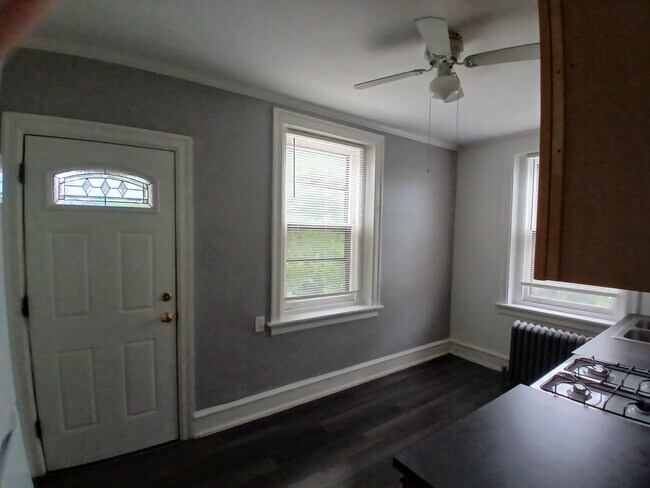 Kitchen - 5008 Penn St