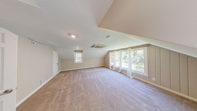 Building Photo - Cool Updated Historic 4/3.5 Farmhouse in Bethesda on Private, 1.5 Acre Lot