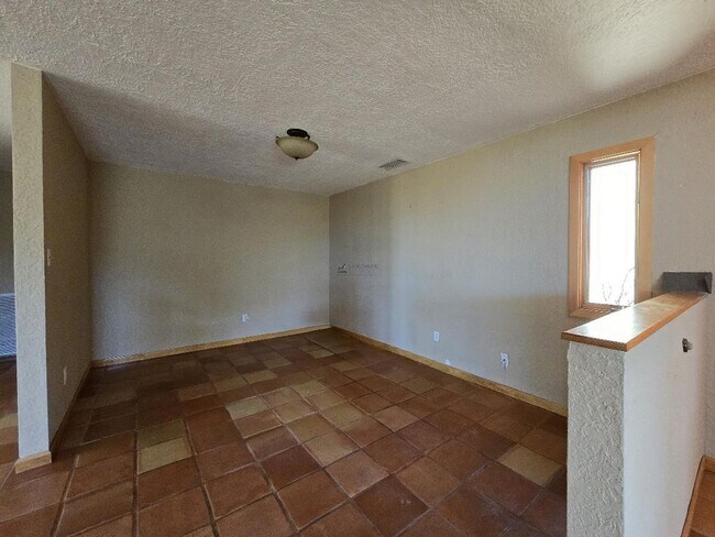 Building Photo - 8 Ute Ln