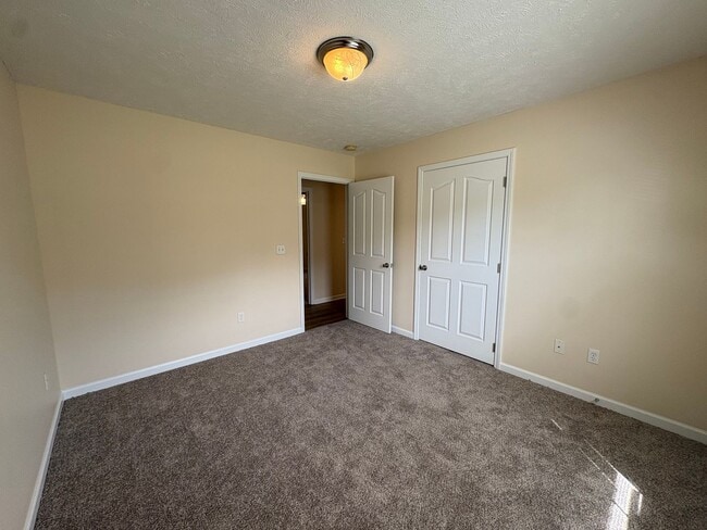 Building Photo - Charming 3 Bedroom Home with Large Yard